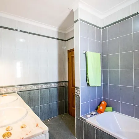 Boracay - Com Piscina Aquecível E A Pé Em Villa Albufeira
